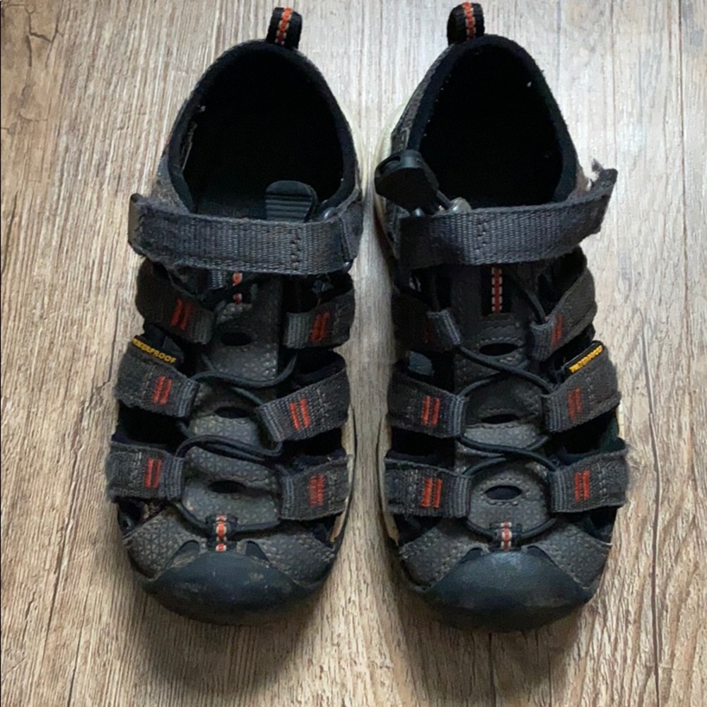 Boys Keen Waterproof Shoe size 10